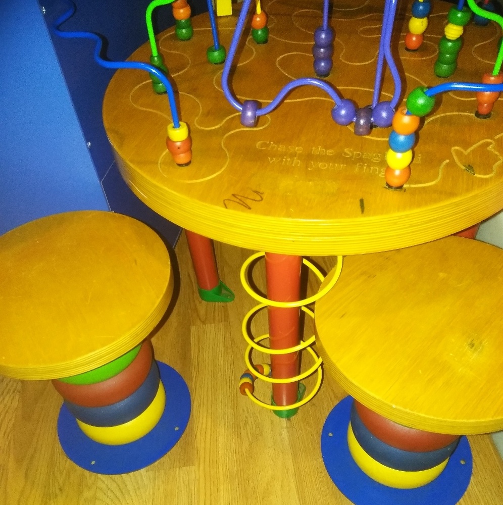 Activity desk - Picture 3 of 3